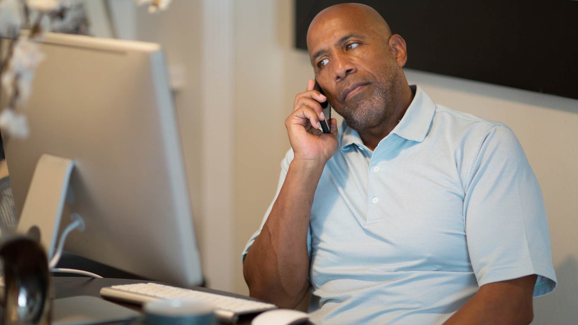 upset man saying you didn't answer my call yesterday on the phone to kids