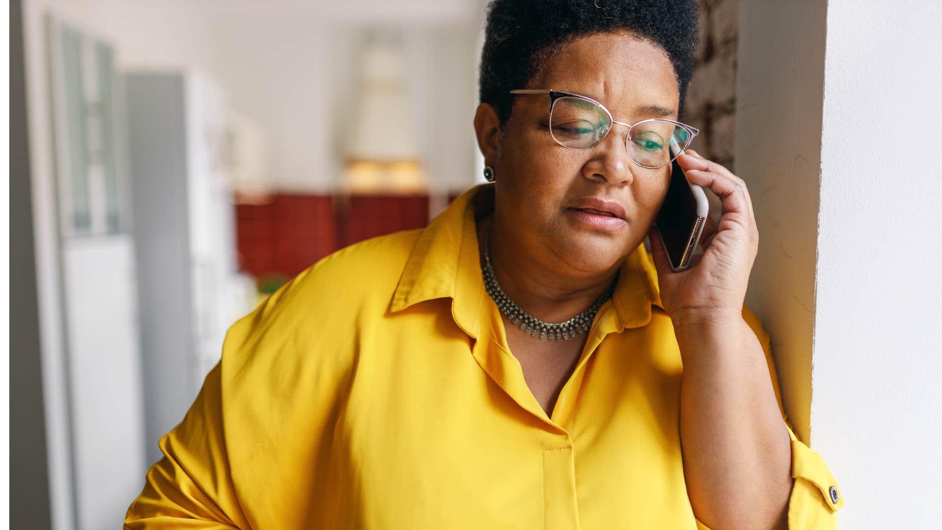 mom talking to kids on the phone about her quiet house