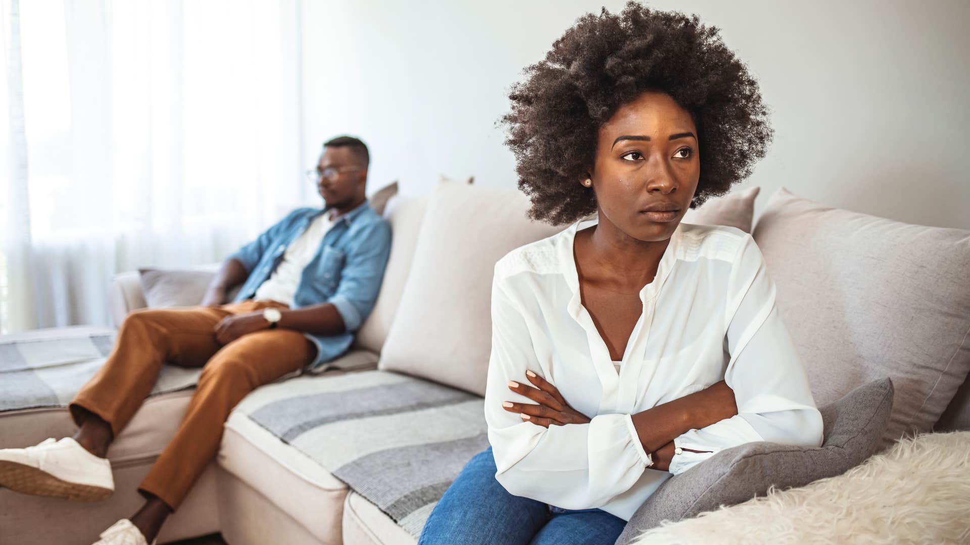 man who is breaking up with woman without being awful about it by recognizing when it's time to end the relationship