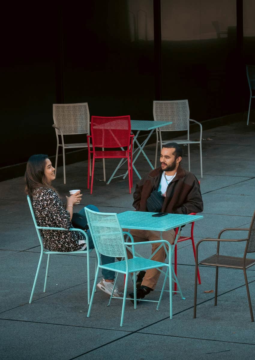 two people doing language exchange to stay social