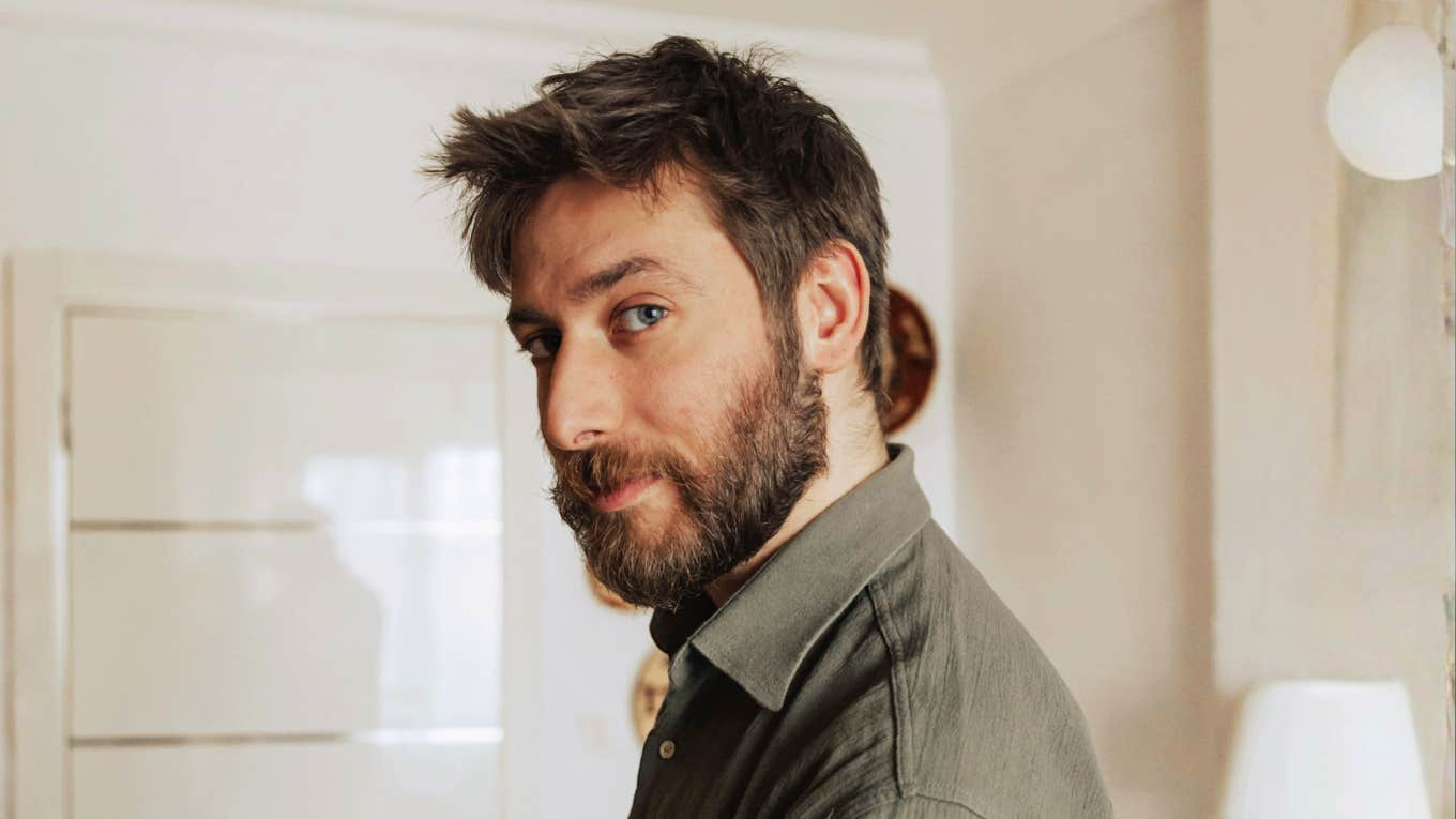 Awkward man, illustrating the strange habits men often have that make it hard to keep a woman interested