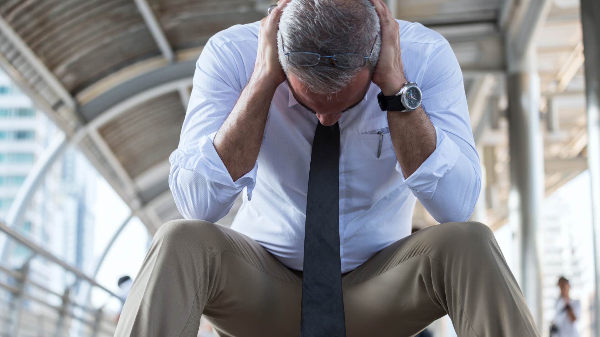 men who drive away everyone they love as they get older have usually experienced these painful things financial issues