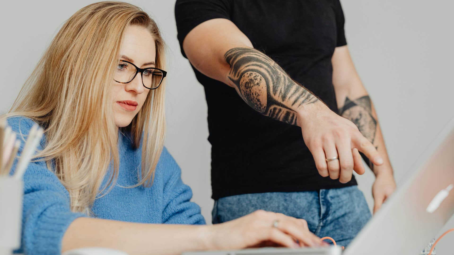 man lying about a critique hes making on a womans fault