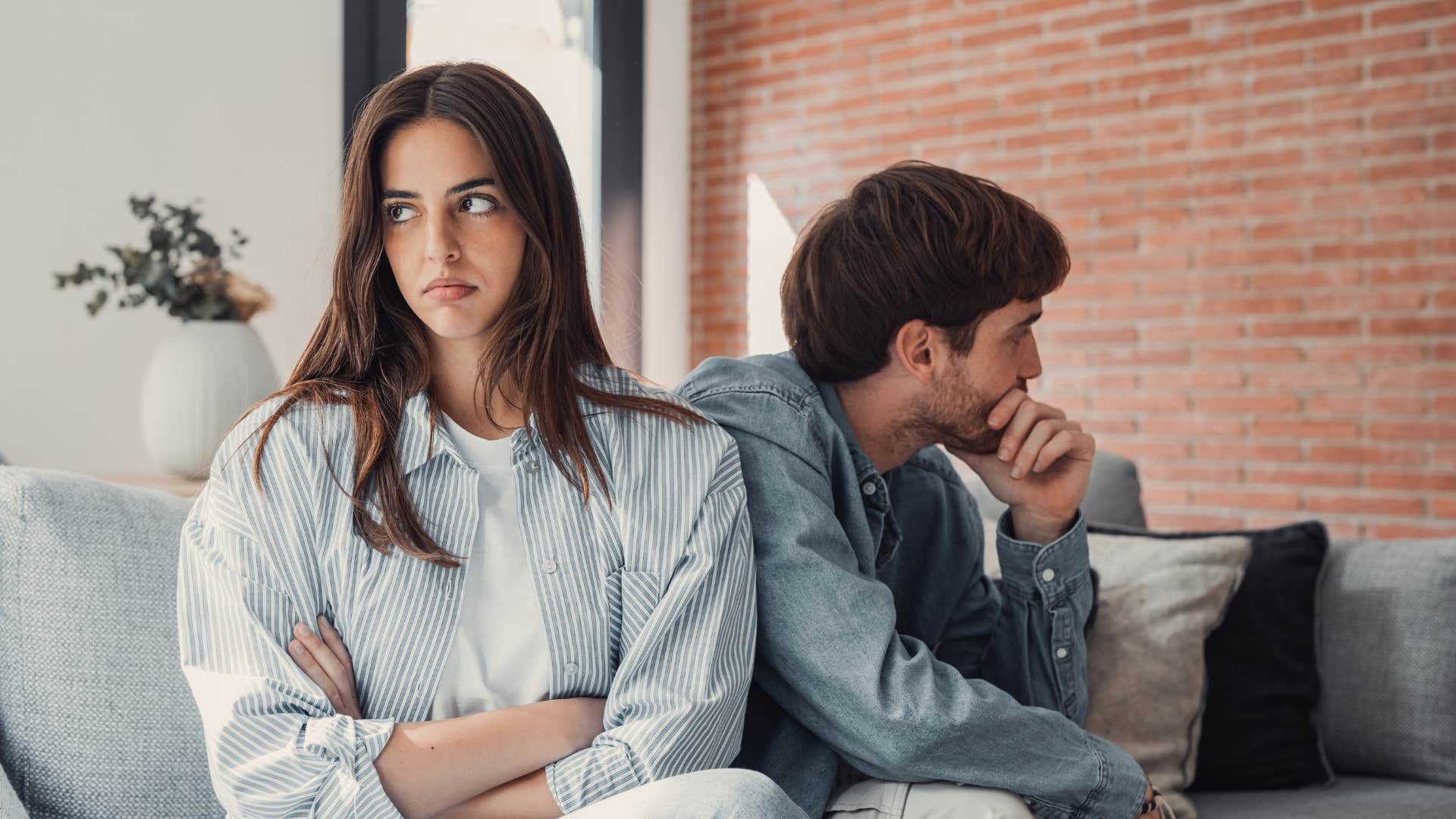 men who only pretend to be good husbands when other people are around usually do these performative things making grand romantic gestures in front of others