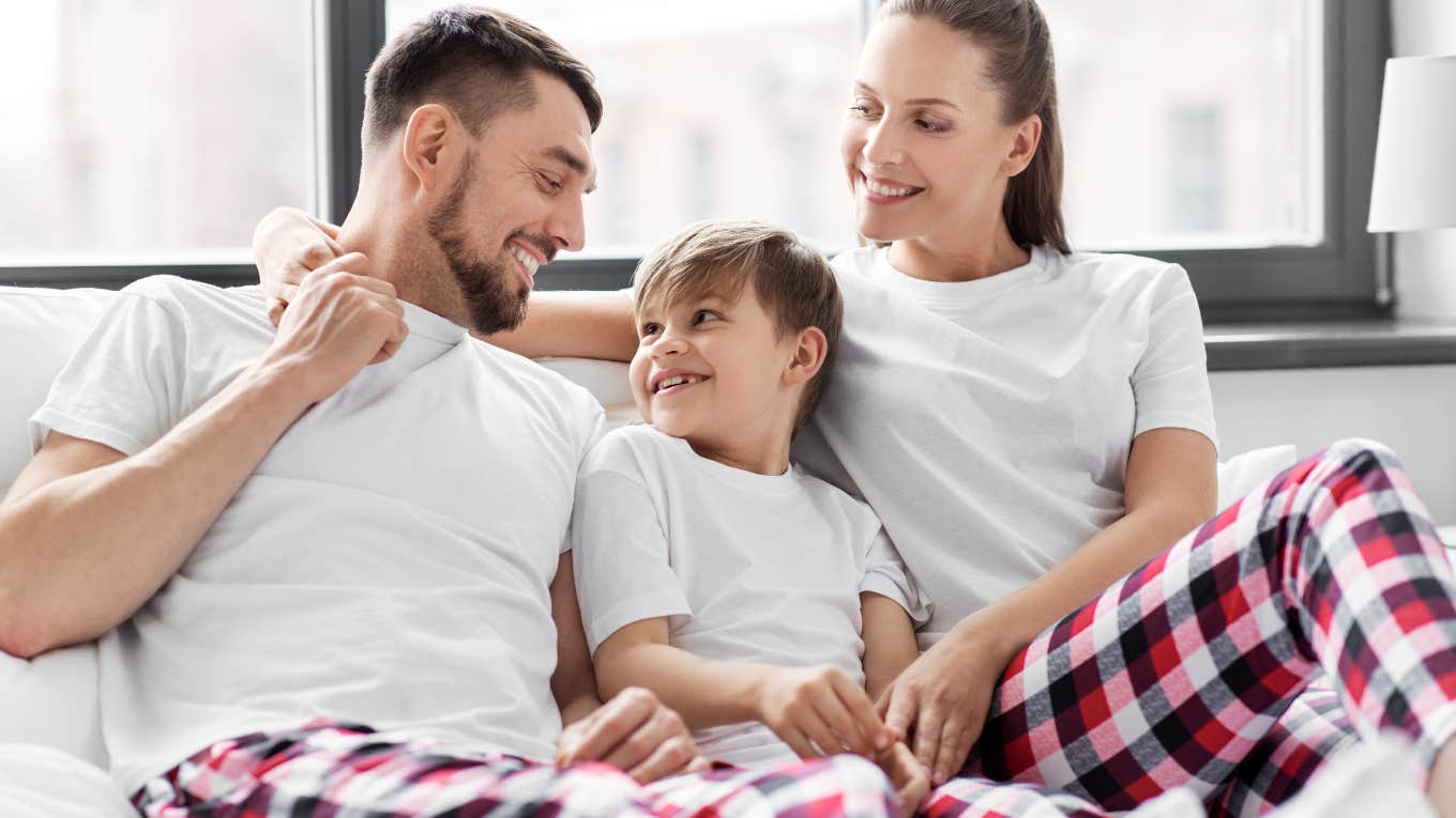 Mom Horrified By Family Wearing Pajamas To Hotel Buffet