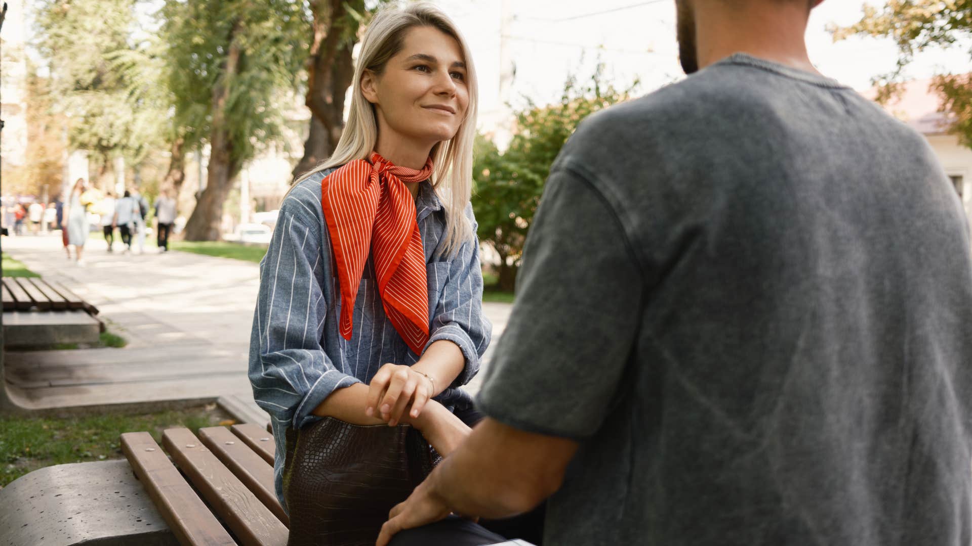 woman saying text me when you make it home to a man on a date