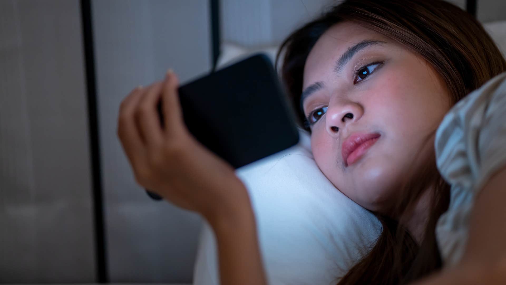 woman who makes herself less attractive by staying up too late