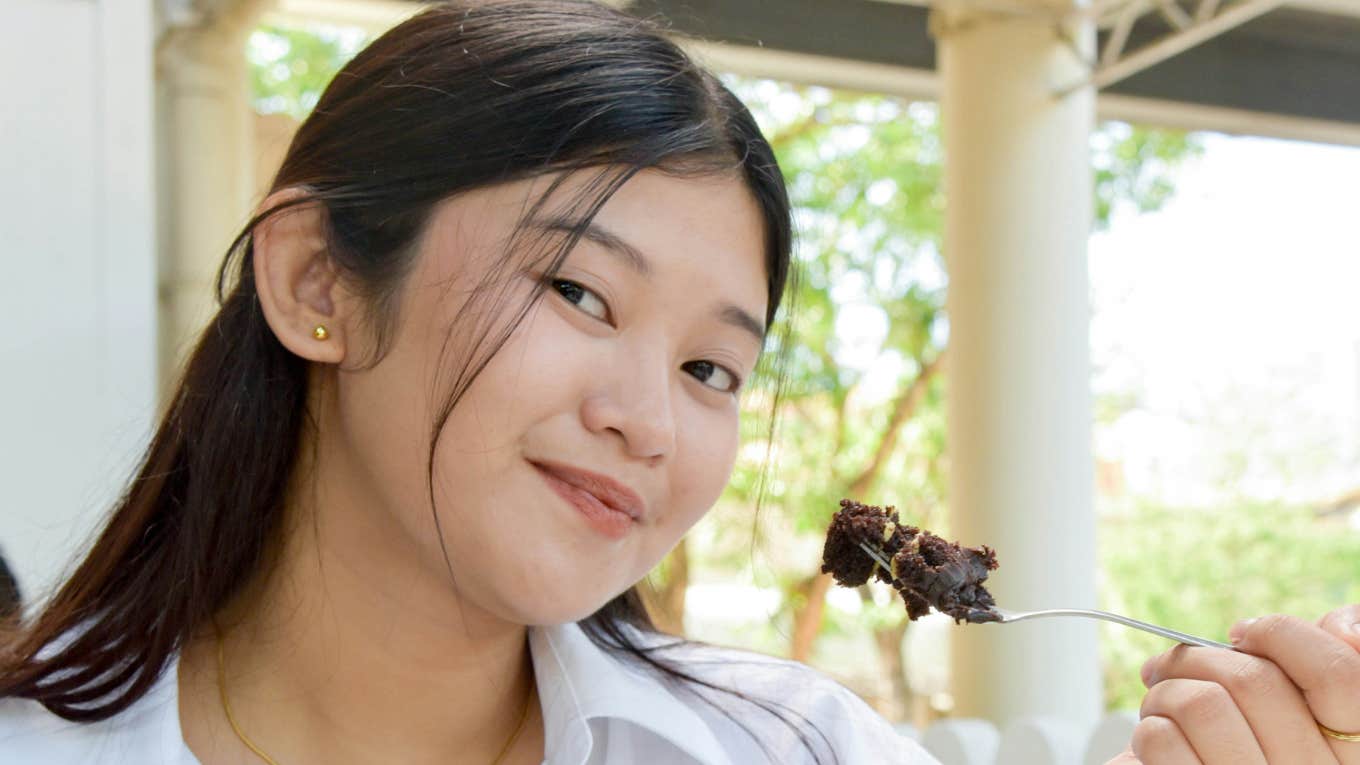 Person starts morning with dessert.