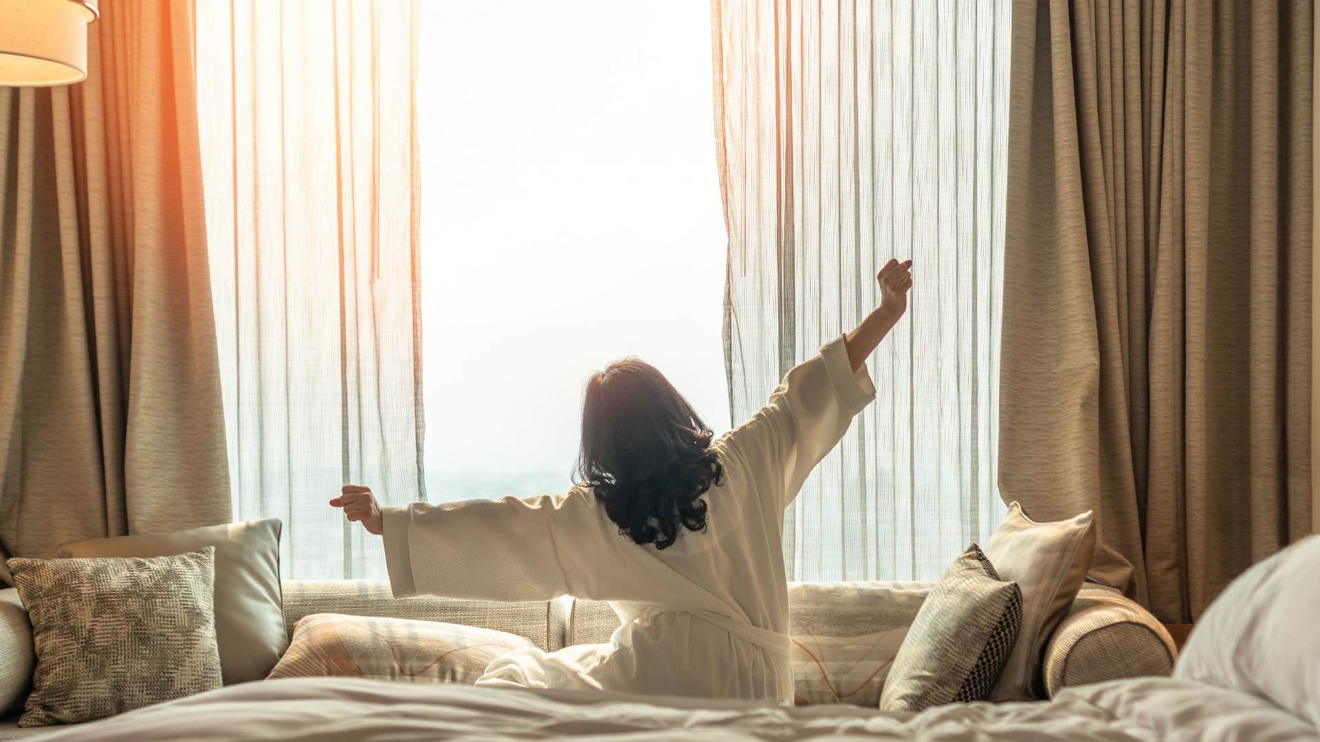 woman who watches too much true crime as she doesn't start her day as any other day