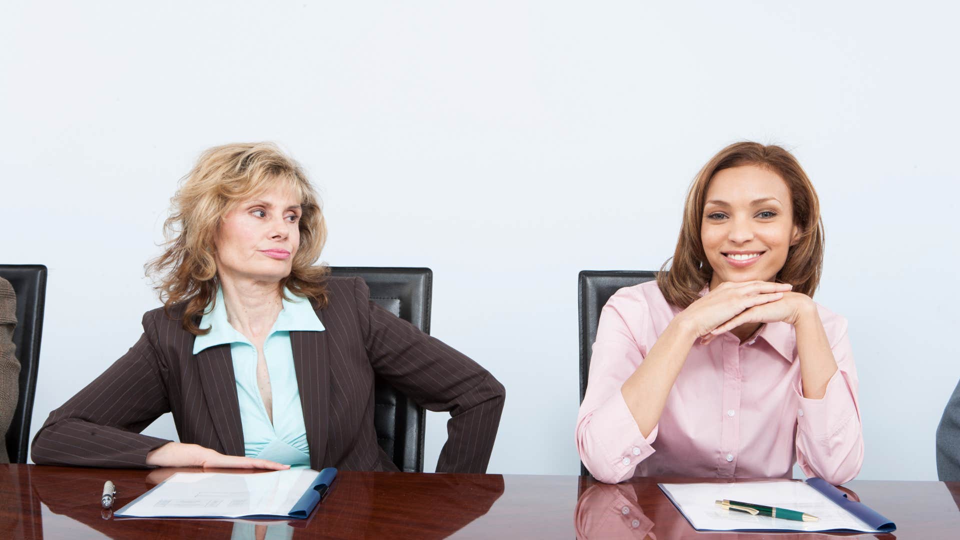 people who are secretly jealous casually drop these subtle clues in conversation they make backhanded compliments 