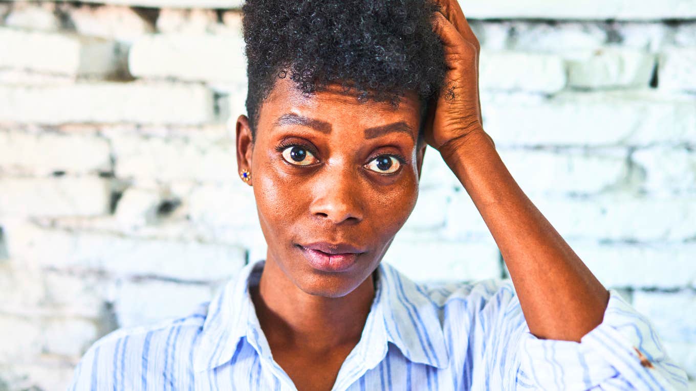 People Who Are Secretly Socially Awkward Casually Drop These Subtle Clues In Conversation