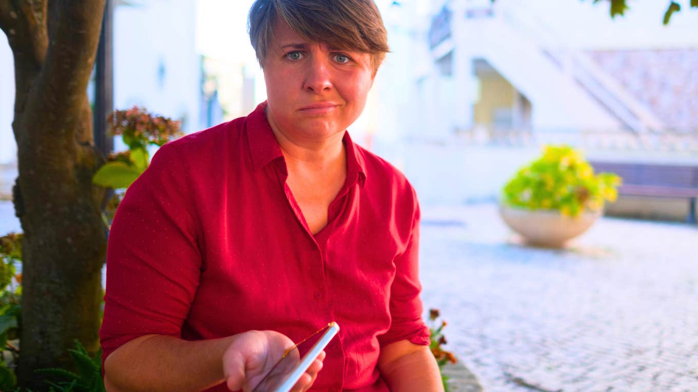 People Who Can't Seem To Keep Their Phones Charged Usually Have These Odd Traits