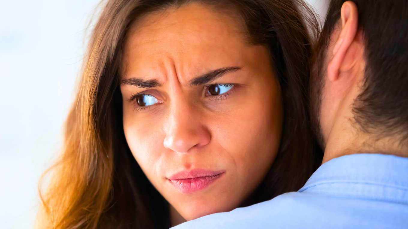 People Who Can’t Stand Close Talkers And Hugs Usually Have These Reasons