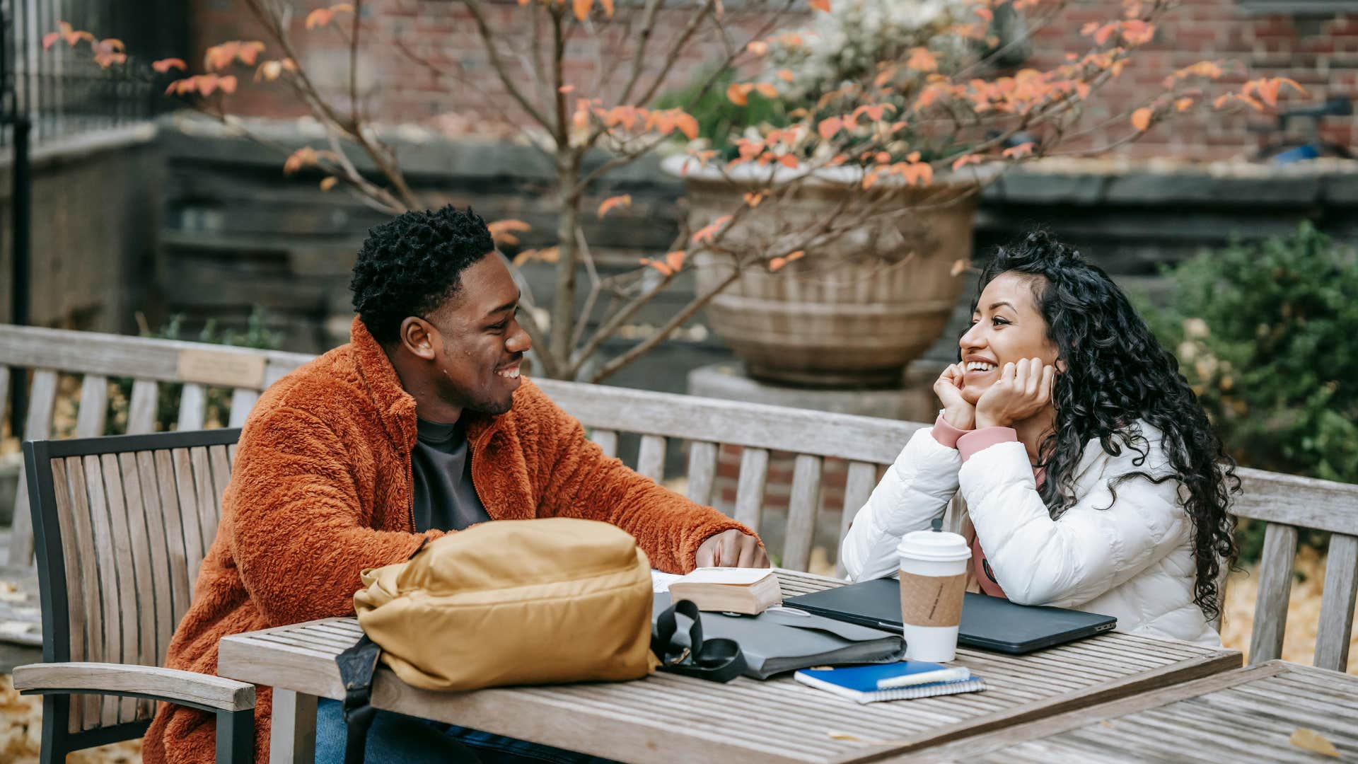 person with strong communication talking to a friend