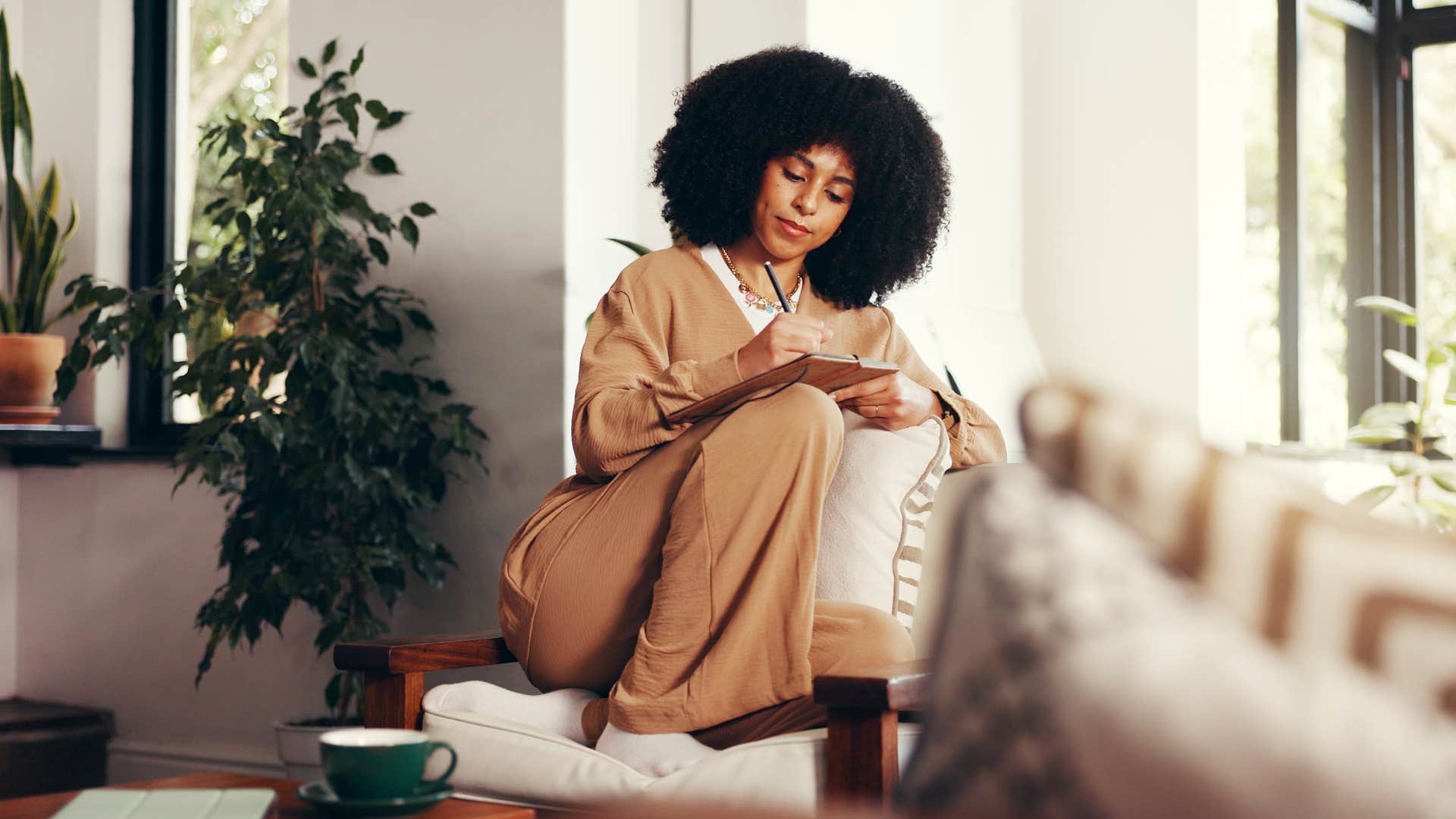 people who leave half-empty cups around the house usually have these distinct personality traits creative