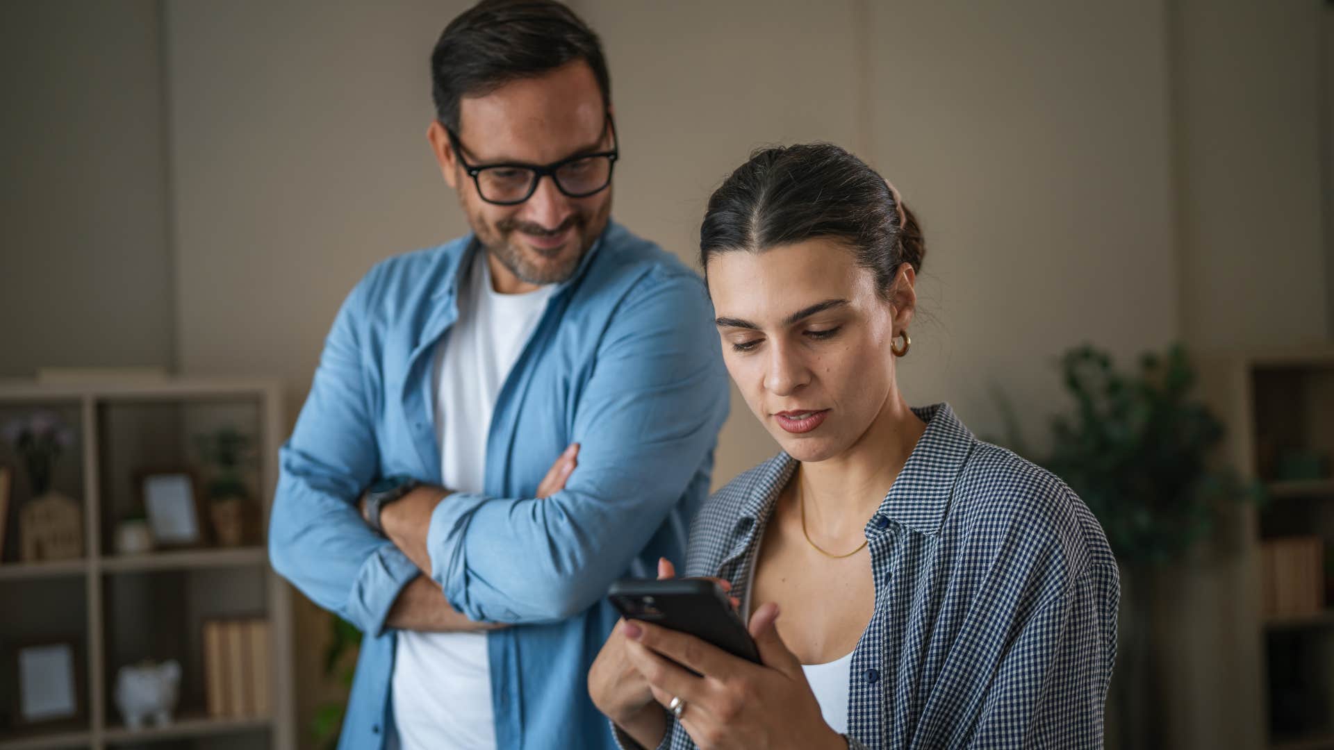 woman who makes jealousy a non-issue by trusting her isntincts