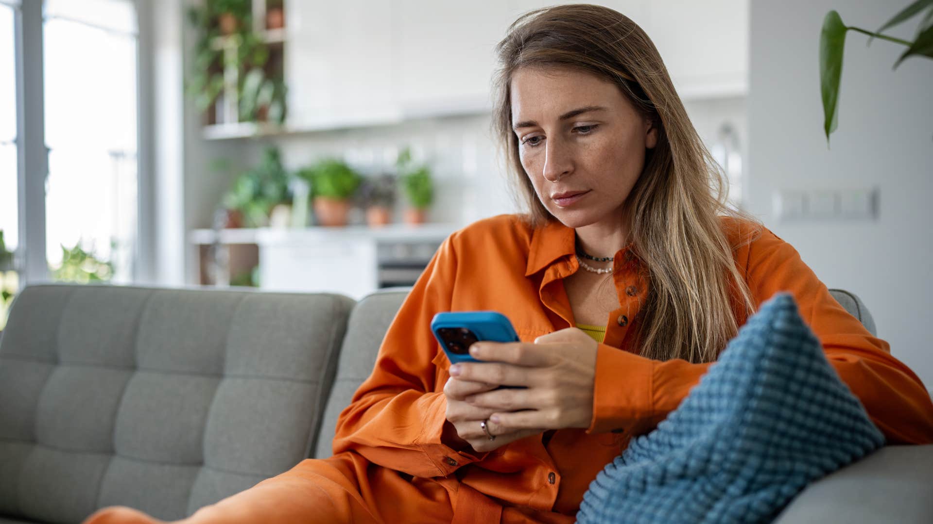 woman romanticizing her old life on her phone