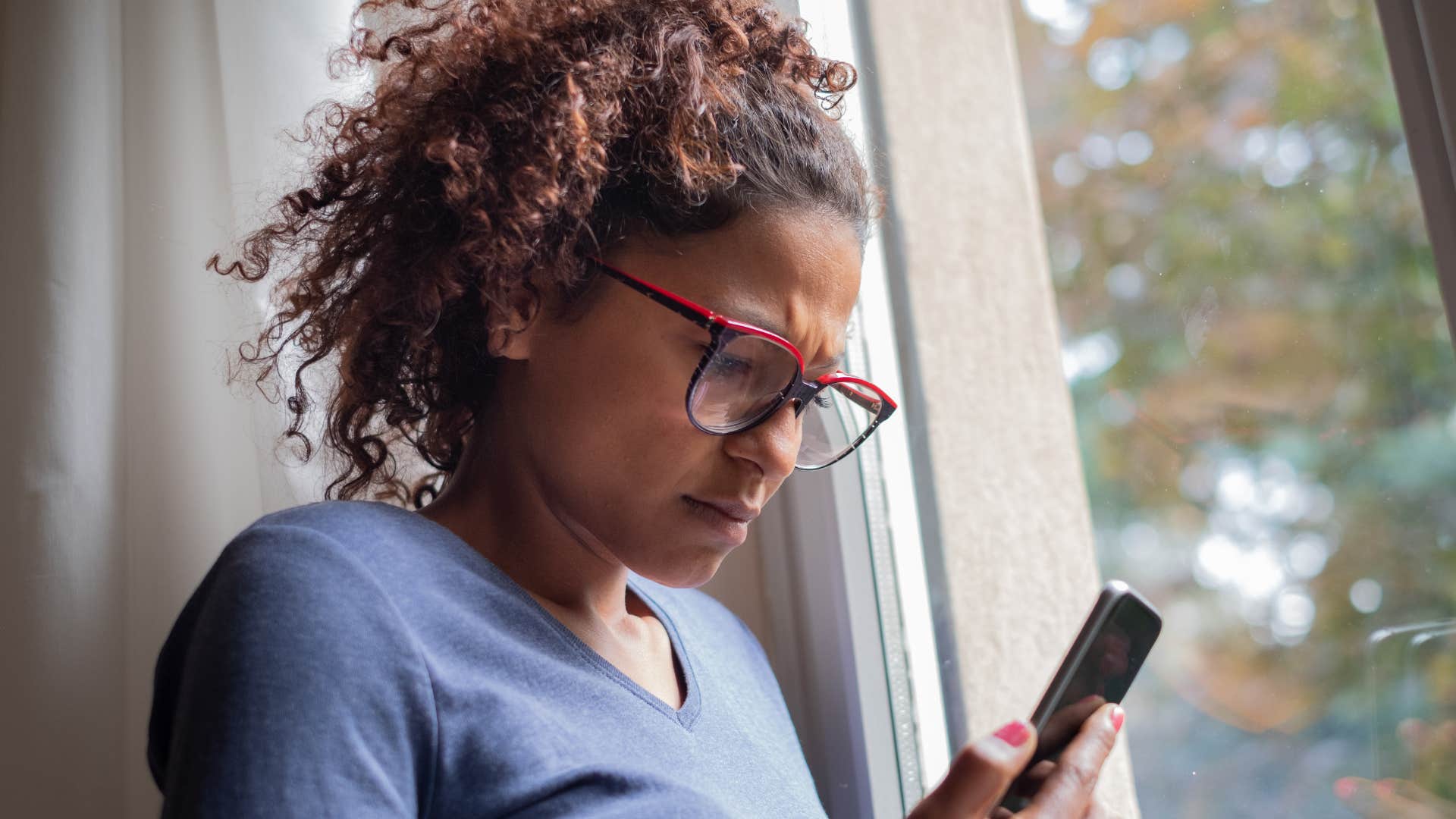 woman posting every emotion in real time on social media