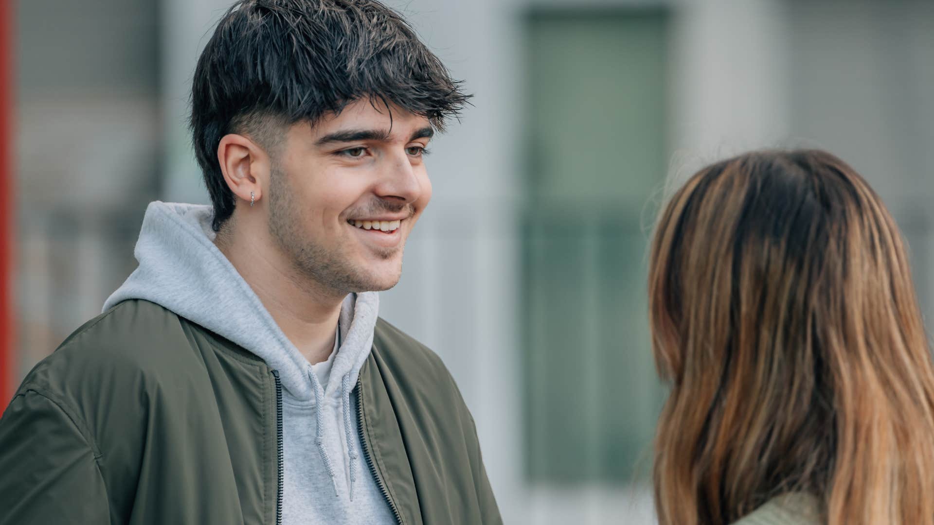 woman who makes man warm up to her by being thoughtful