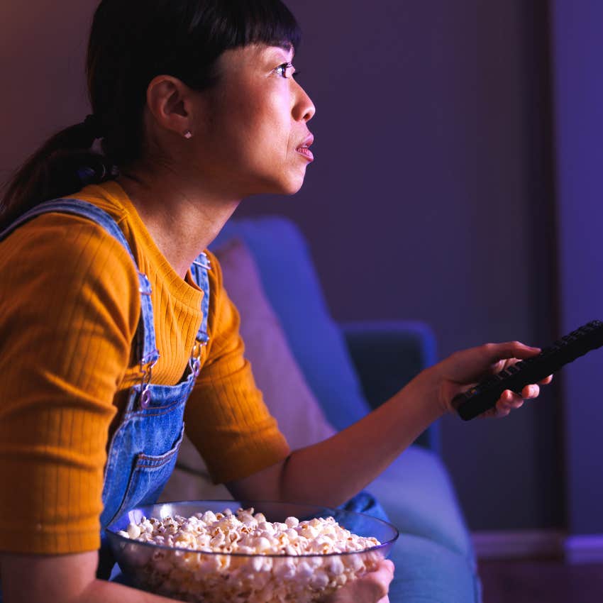 woman who watches true crime before bed