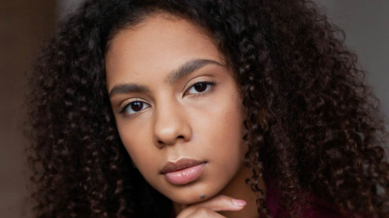 Woman remebers names.