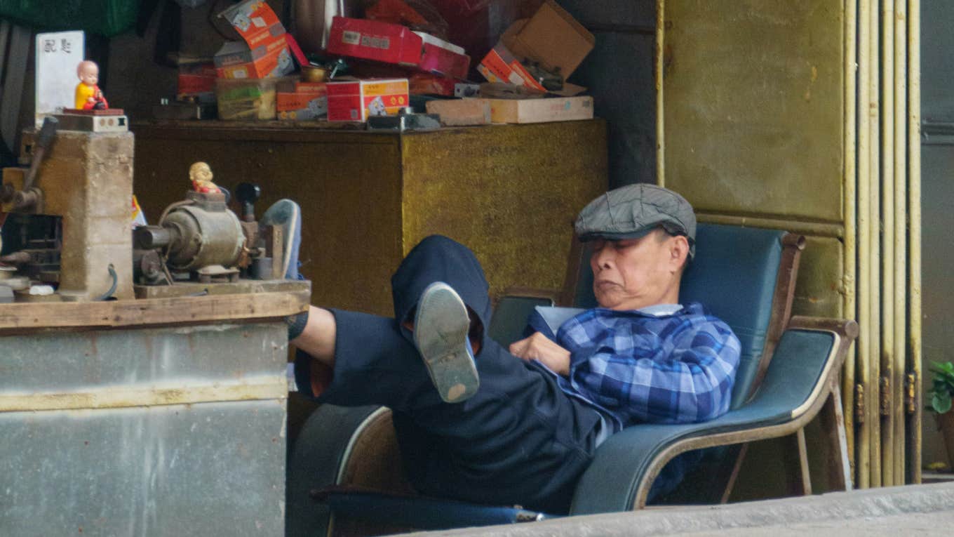 Shanxi, A Chinese City Shuts Down At Noon So People Can Nap