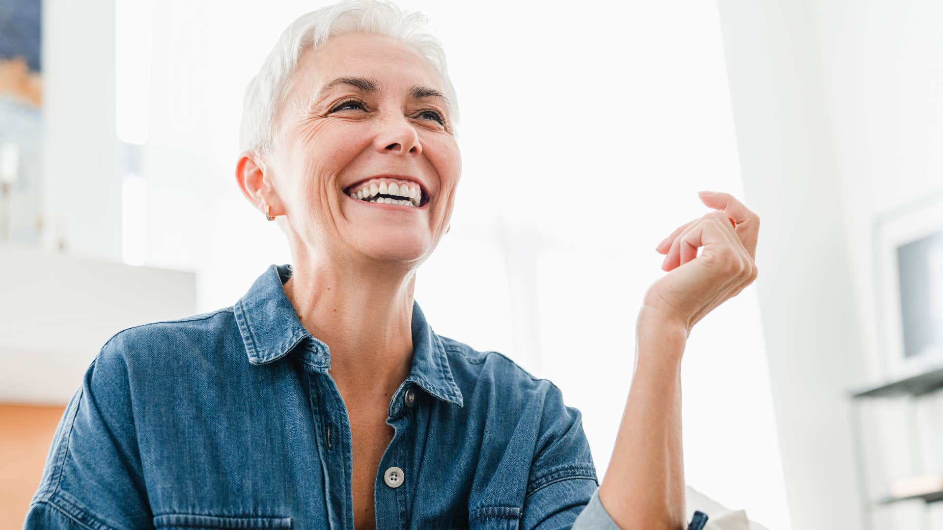 woman who's comfortable outgrowing things and people
