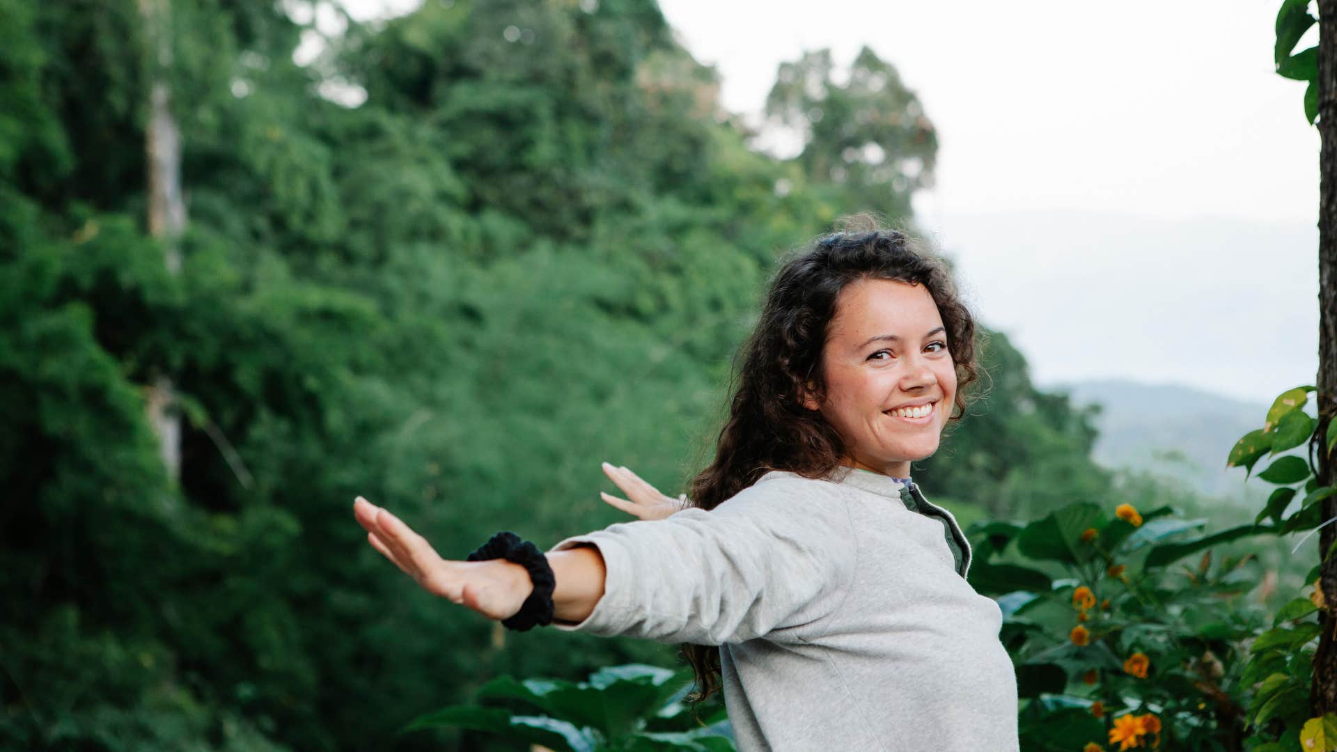 simple phrases that instantly raise your vibe i radiate love