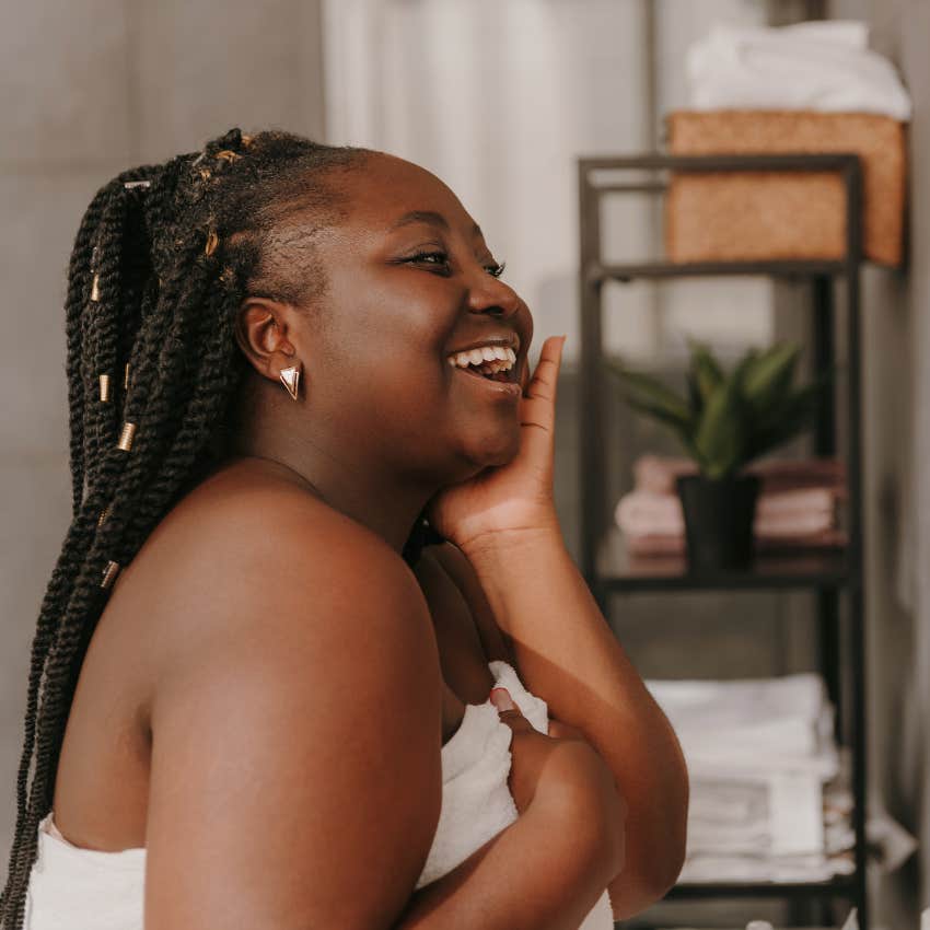 woman who only eats when she's hungry as she respects her body