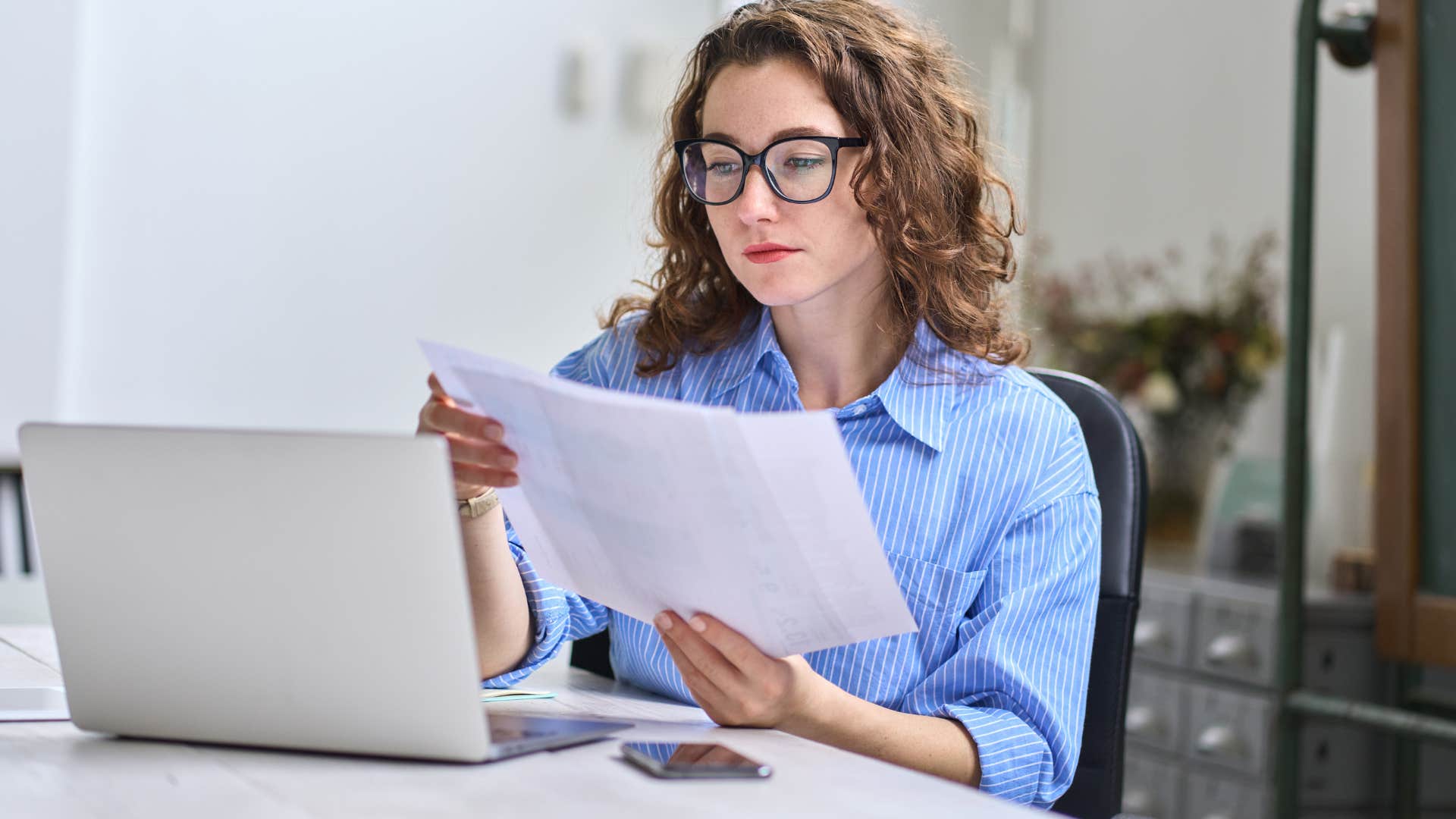 woman who has an edge at work as she leverages her failures