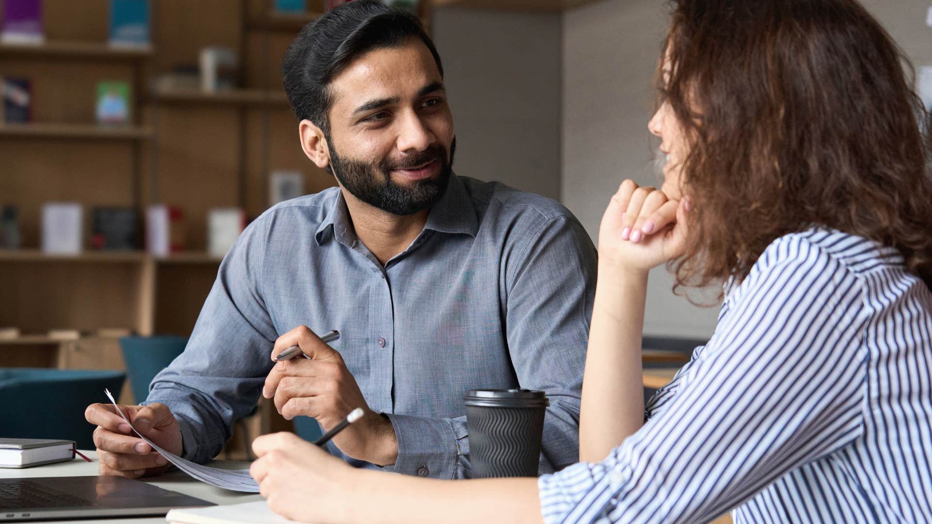 man holding eye contact with coworker during conversation