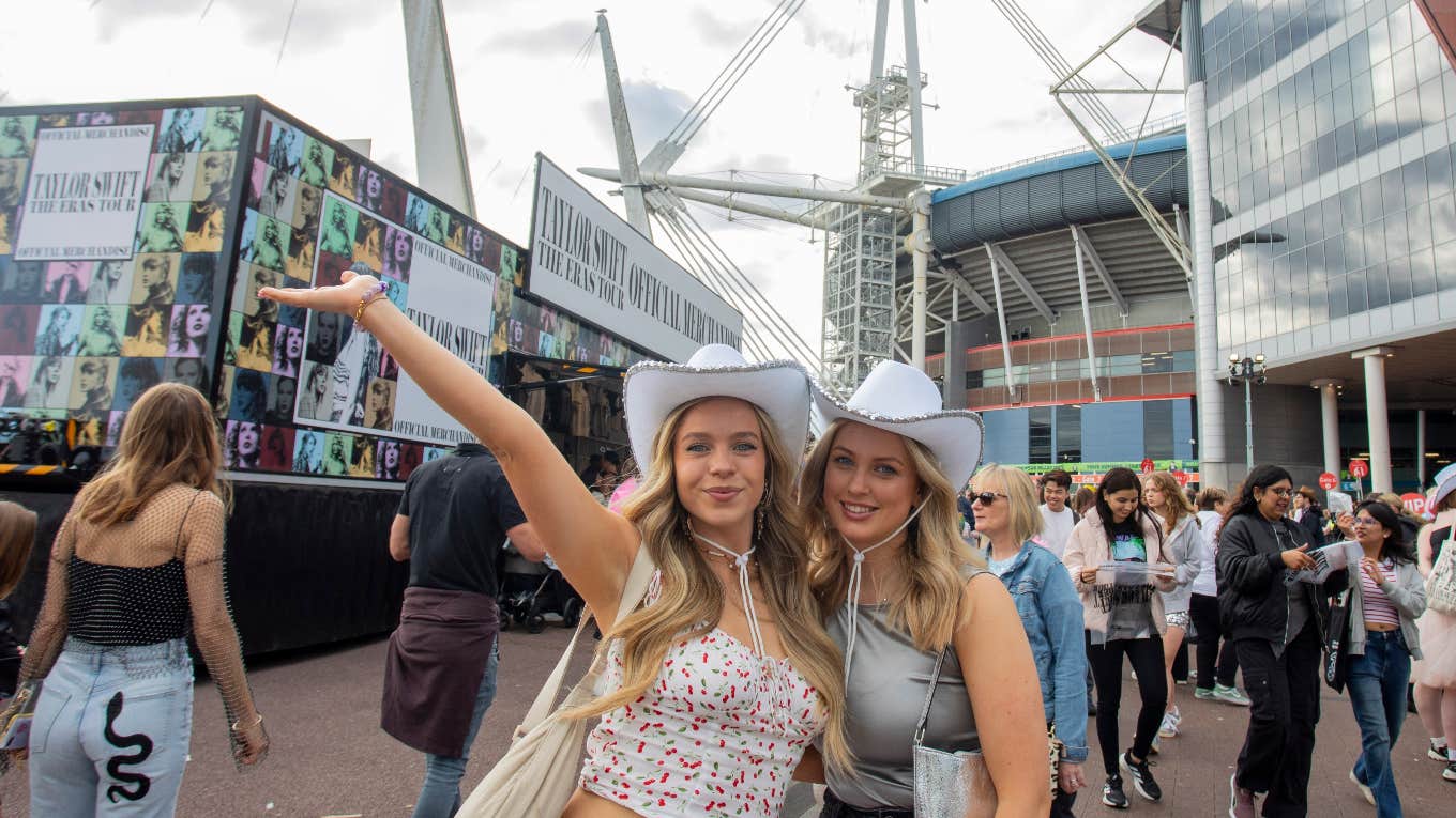 swifties who are raising money for food banks