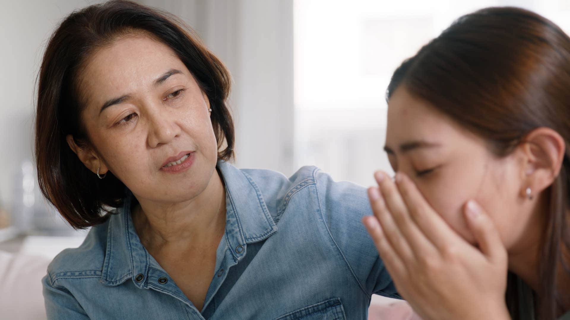 Woman who doesn't get defensive sitting with her daughter.