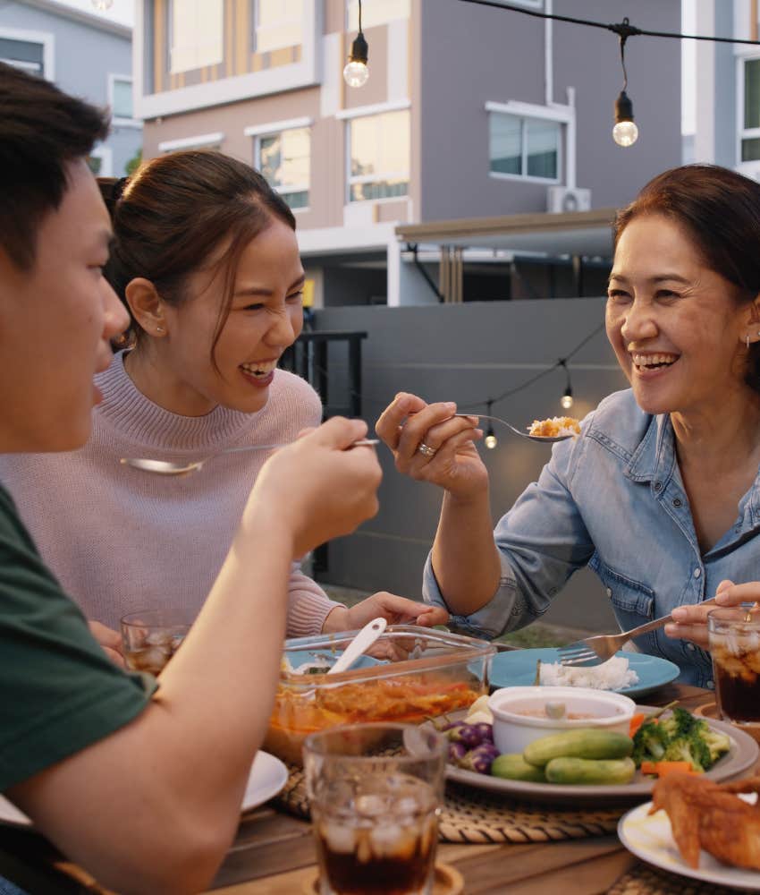 Thanksgiving dinner conversation about where people are going