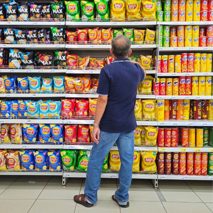 man who doesn't notice the scam of shrinkflation