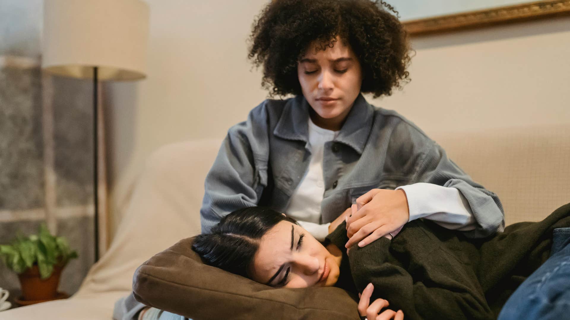 woman losing a friendship