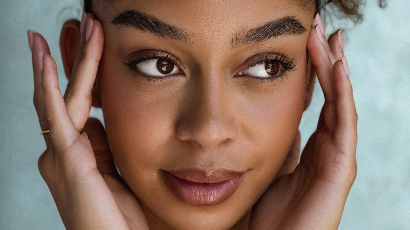 Woman is unbothered.