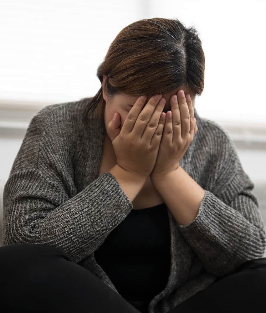 plus size woman upset about treatment on airplane