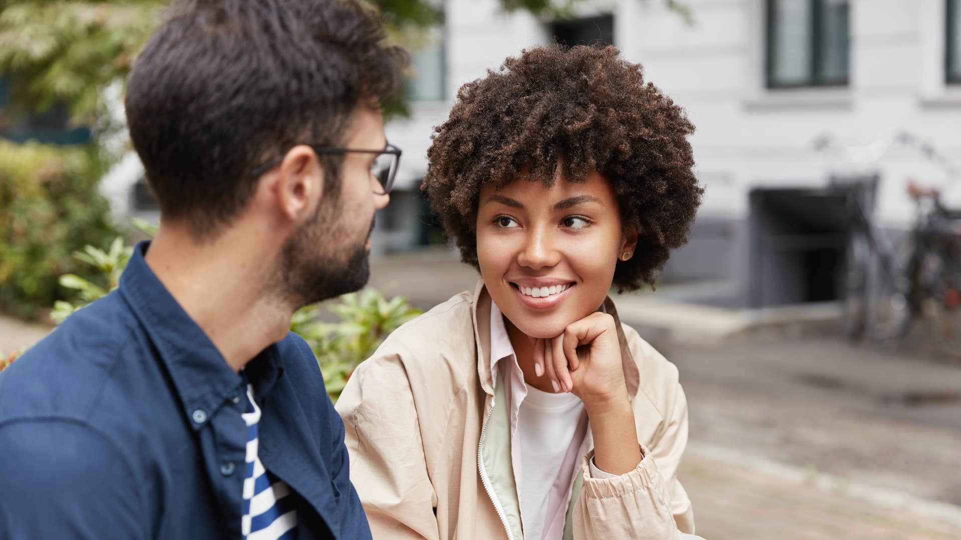 couple clicking automatically