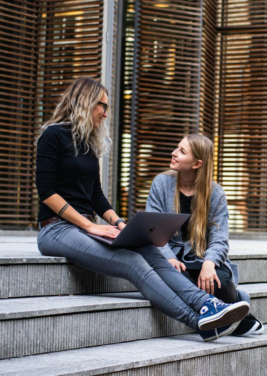 woman complimenting her friend