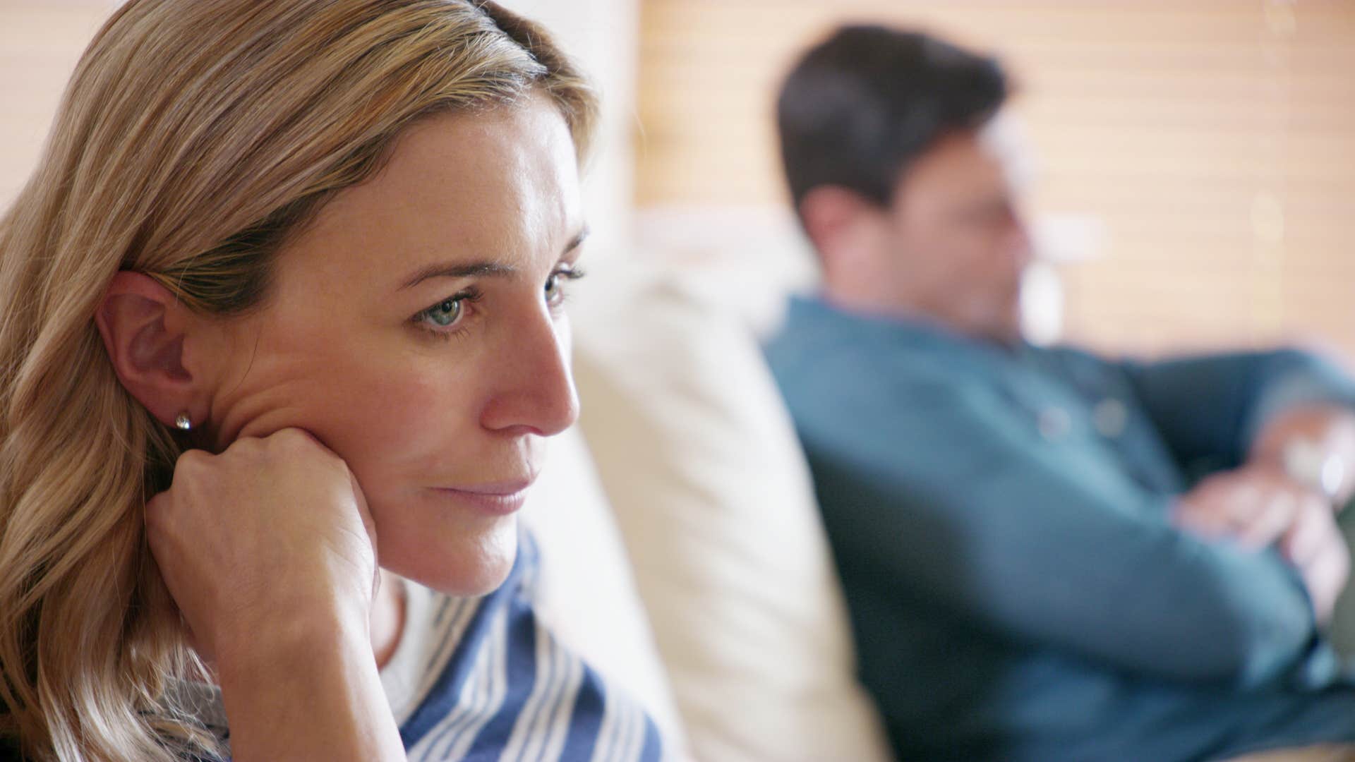 woman who notices man is not her twin flame as she is never sure where she stands with him