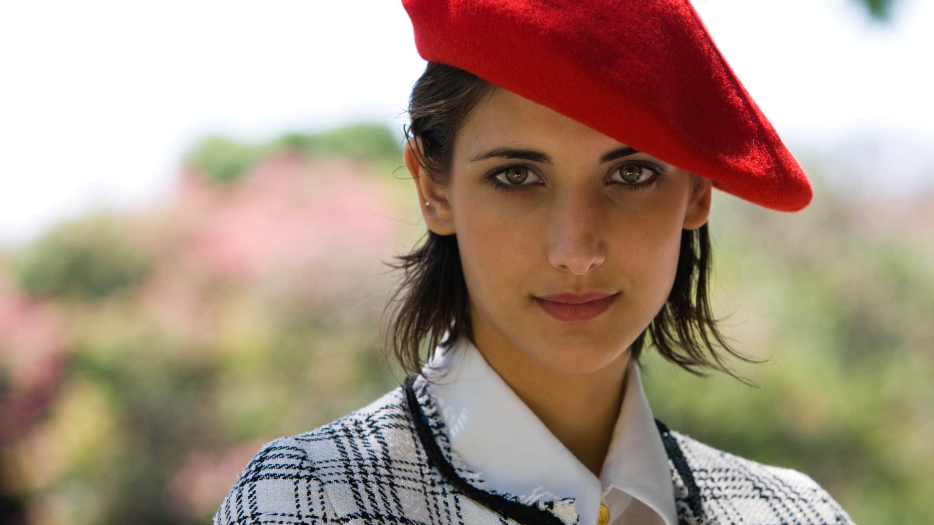 signs youre a highly intuitive observant person who easily sees through everyone elses fakery you ask the hard questions