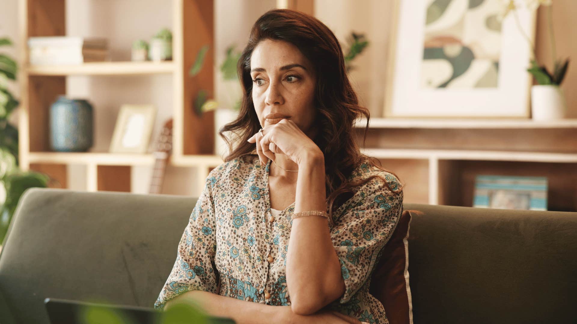 woman raised by tense nervous mom who has difficulty accepting compliments