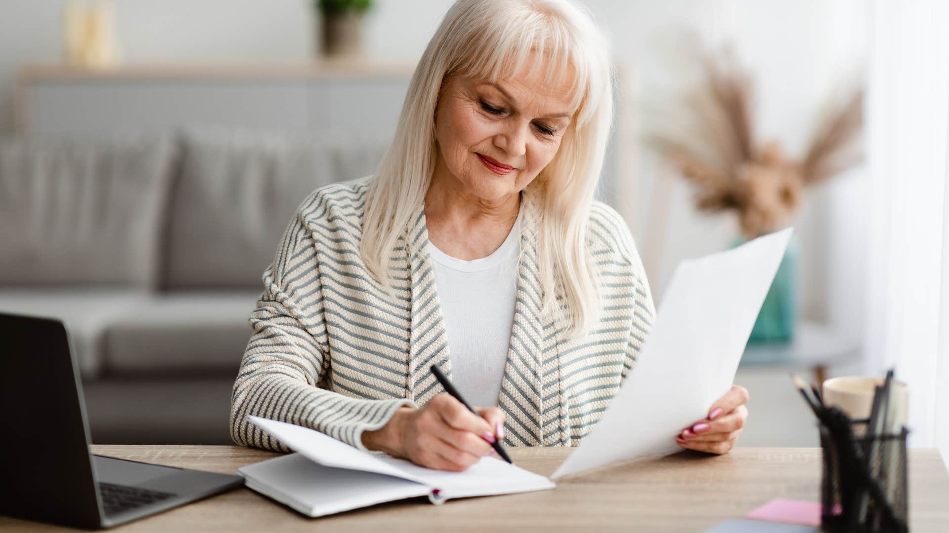 boomer woman keeping a calendar and writing in it