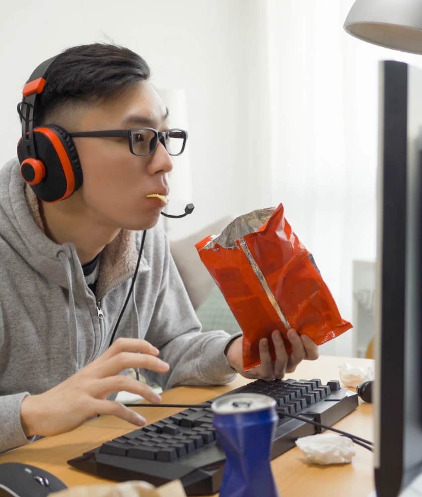 Man hiding his habits of gaming is a sign of trouble for couples counselors 