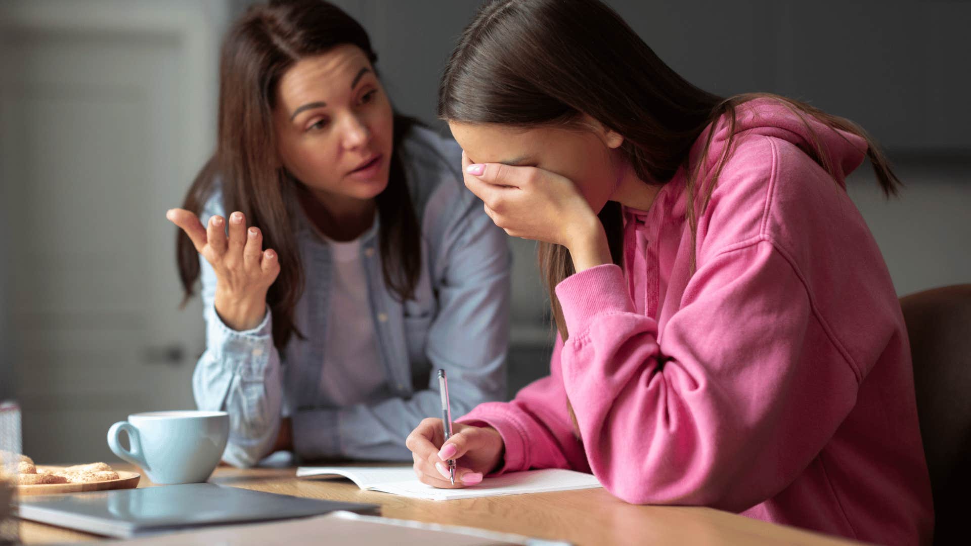 narcissistic mom criticizing daughter while shes doing homework