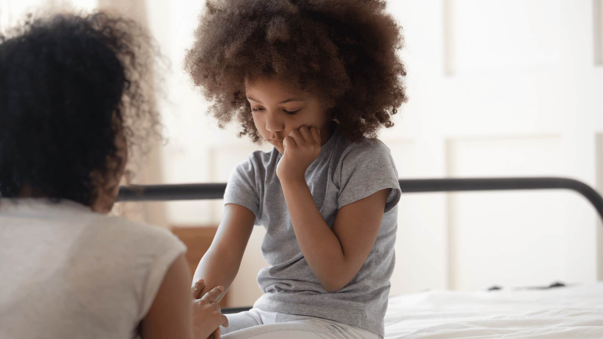 mom having serious talk with daughter