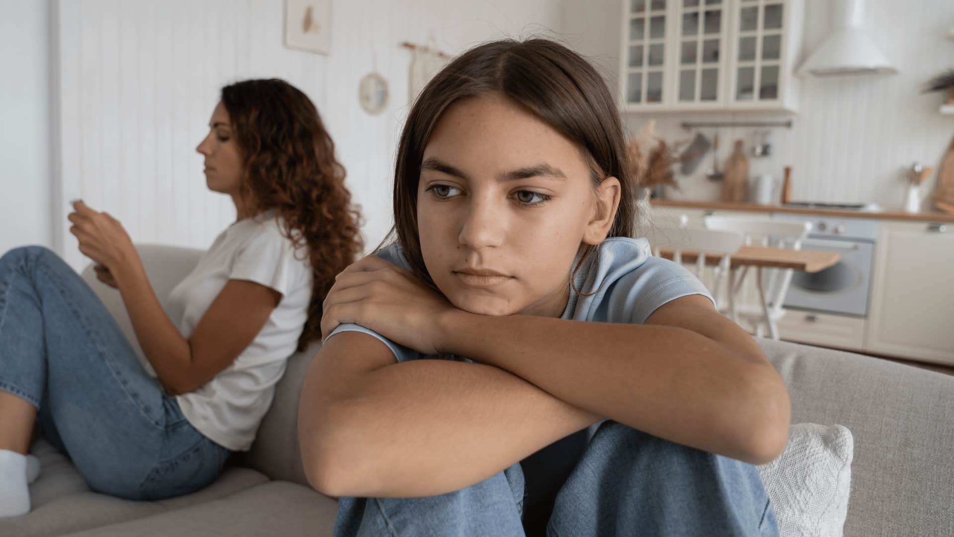 narcissistic mom giving young daughter the silent treatment