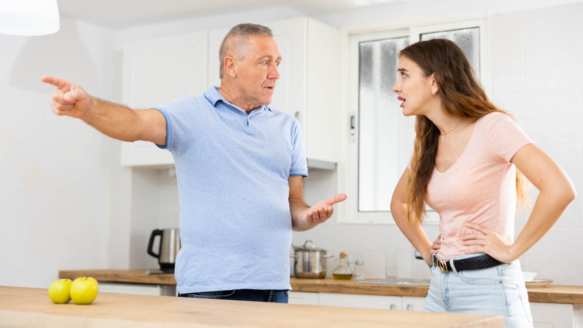 narcissistic dad telling daughter thats not what happened gaslighting her