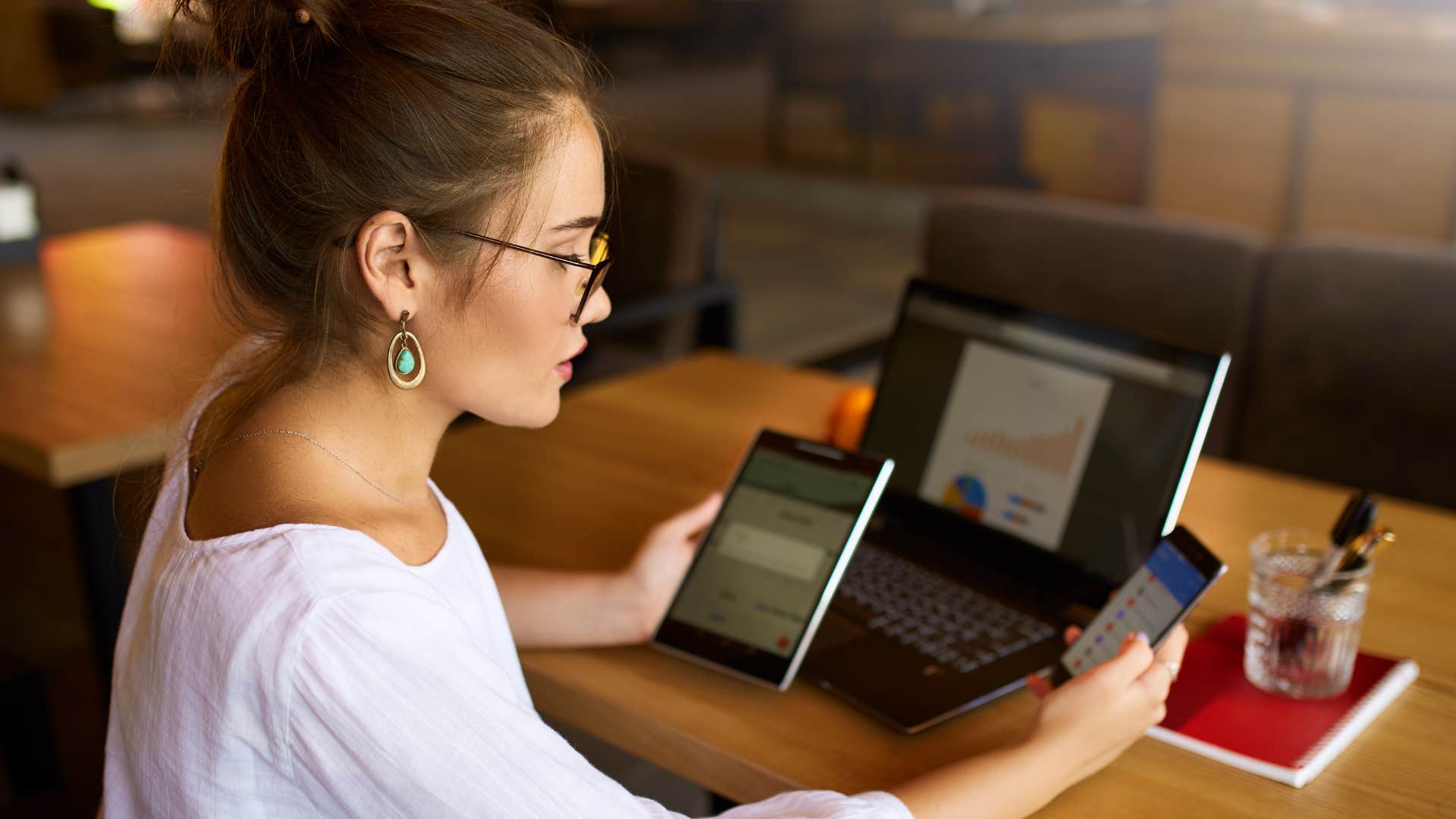 Woman multitasking all the time on her phone.